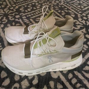 On cloud On running cloudnova tennis shoes men’s 8.5.